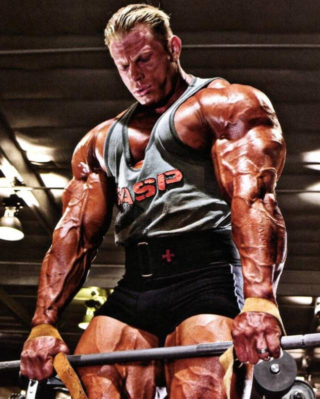 原创曾是阿诺德健美冠军,却在这个女子面前显弱小,健硕体格掩盖颜值