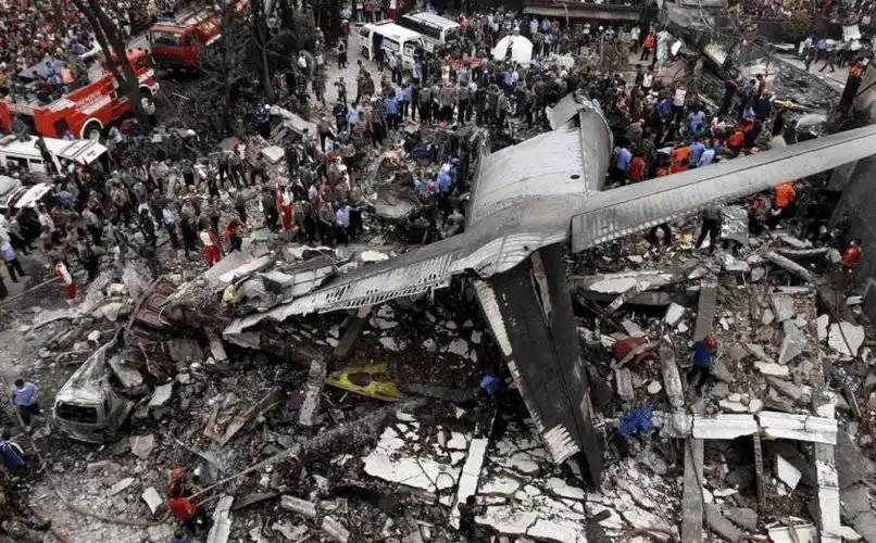 图片来自:tesfanews无独有偶,1994年在名古屋机场坠毁的中华航空140号