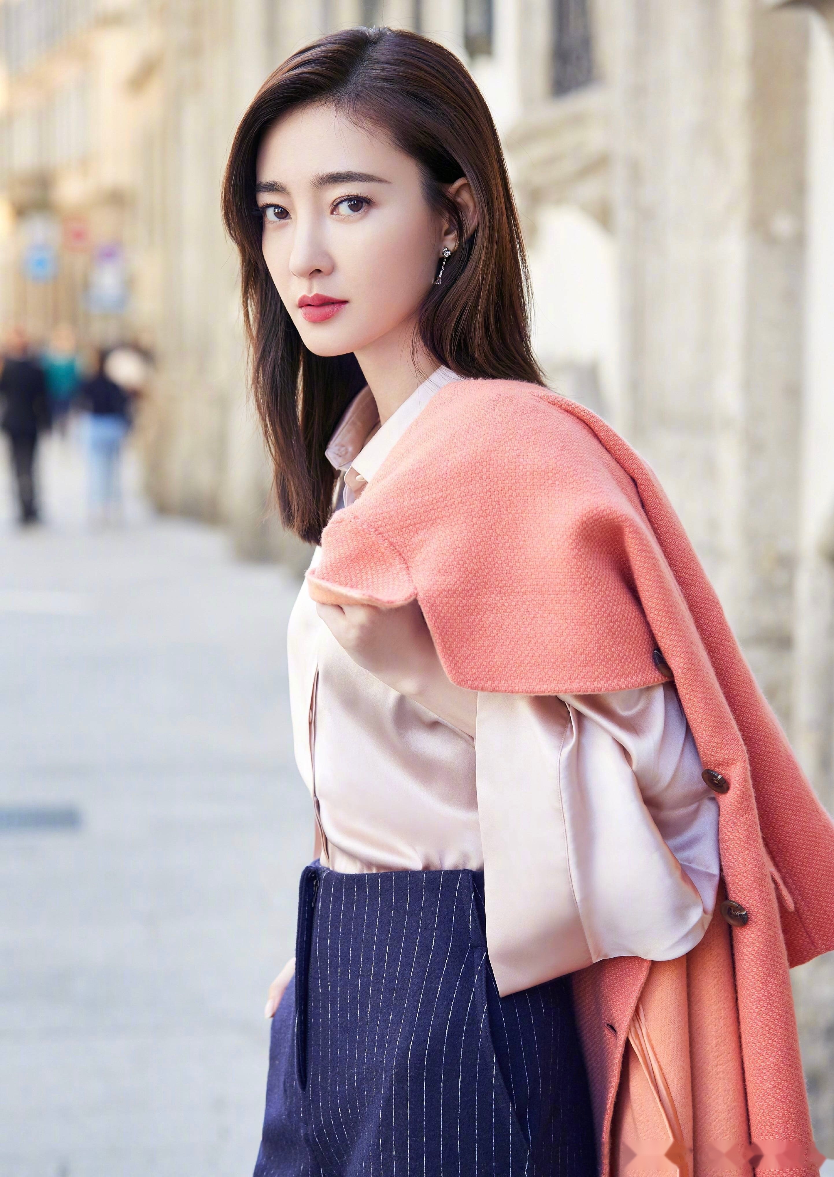 王丽坤绝美大片,成熟优雅的气质,精致的五官,她在的地方就是最美的