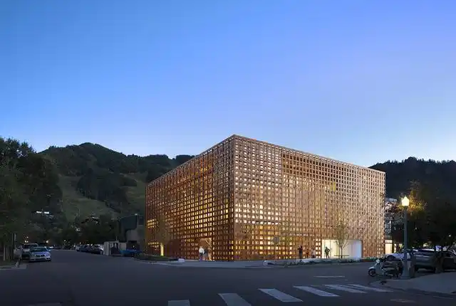 日本著名建筑师——坂茂和他的"纸房子"