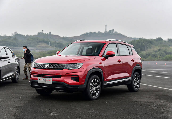 长安cs35plus荣耀百万版上市售价699919万元