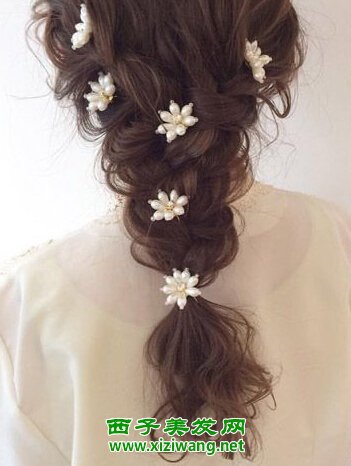 女生长发扎编发发型设计 迷人女人味轻松打造(3)