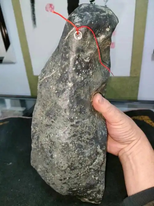 重约18斤左右的一块强磁性石头,出自新疆库木塔格沙漠戈壁