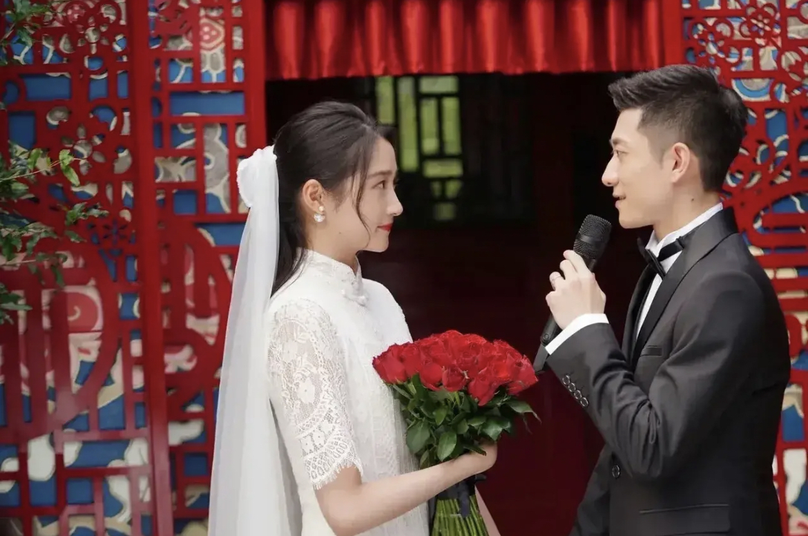 关晓彤和张一山结婚了!那鹿晗呢?网友都在猜测!