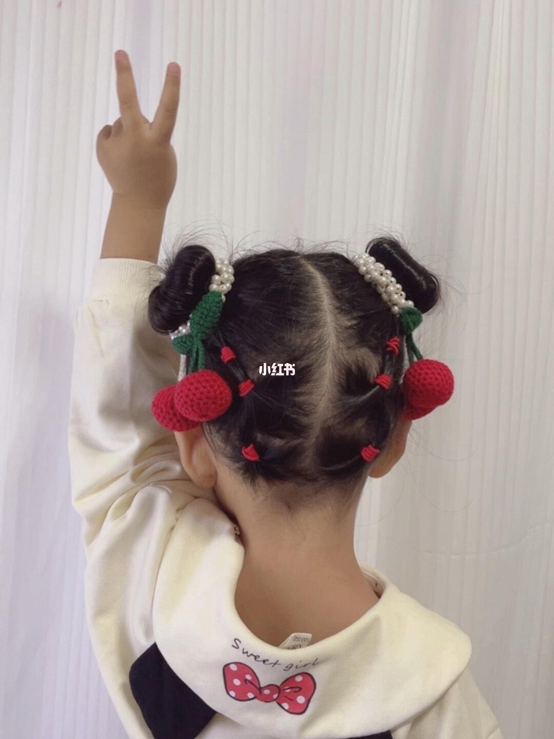 三岁短发儿童可爱丸子头