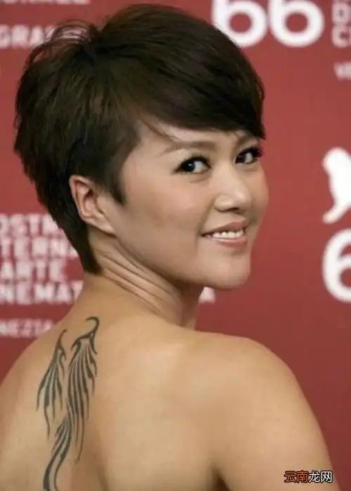 谭维维纹身花臂图片 谭维维纹身