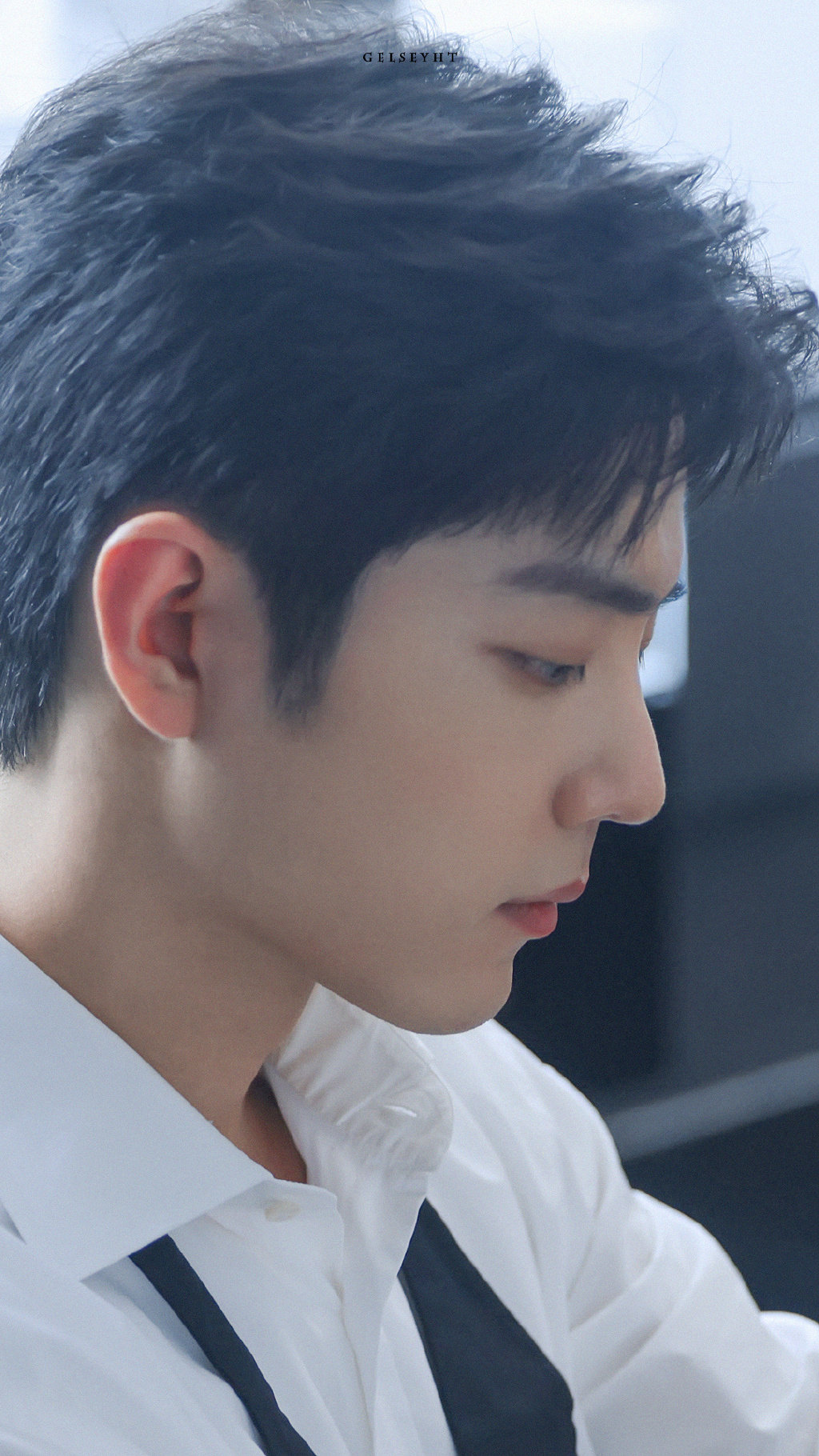 肖战掉落白衬衫花絮照九宫格