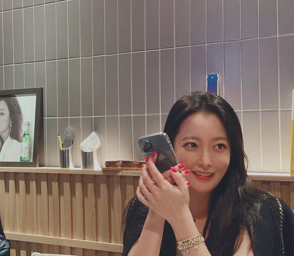 《神话》女主金喜善晒素颜,43岁仍有少女感,不愧韩国第一美女