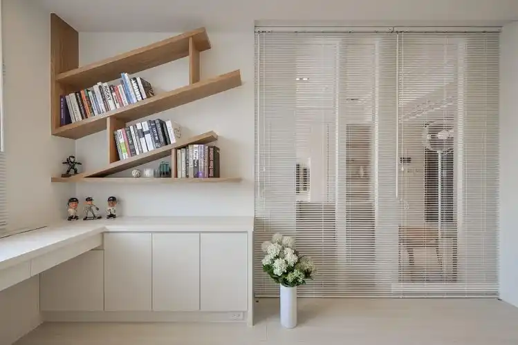 大户型现代简约书房装修实景图片欣赏-现代简约风格墙面书架设计效果