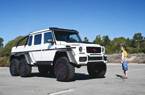 奔驰巴博斯6x6 彰显别样的气质