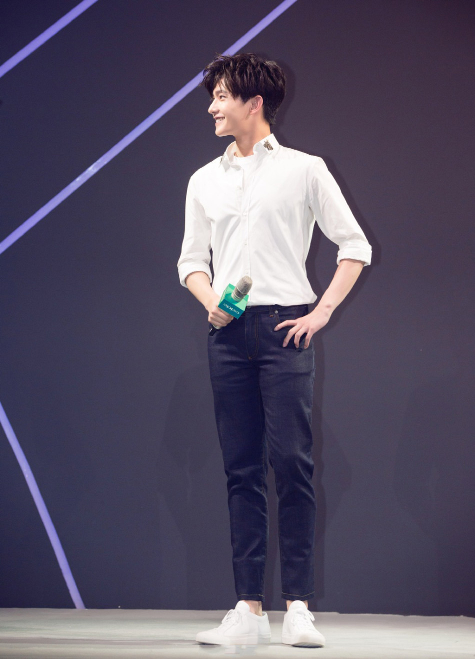 每日美搭 杨洋教你衬衫搭配轻松撩妹