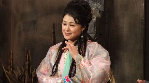 "谢大脚"舍春晚 于月仙为《老爷升堂》痴狂