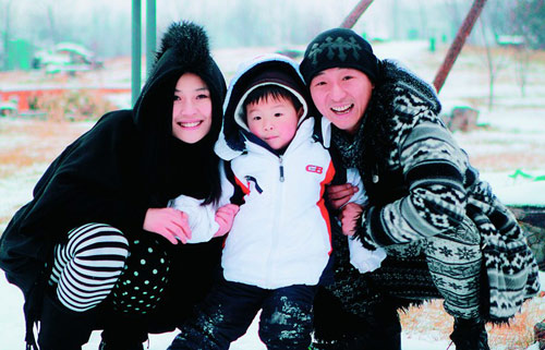 曝周晓鸥与妻子离婚 一家三口昔日温馨照曝光(组图)