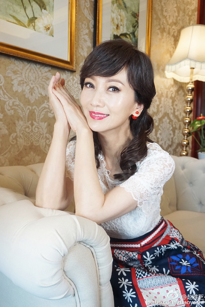 62岁赵雅芝发了几张照片网友吓呆了