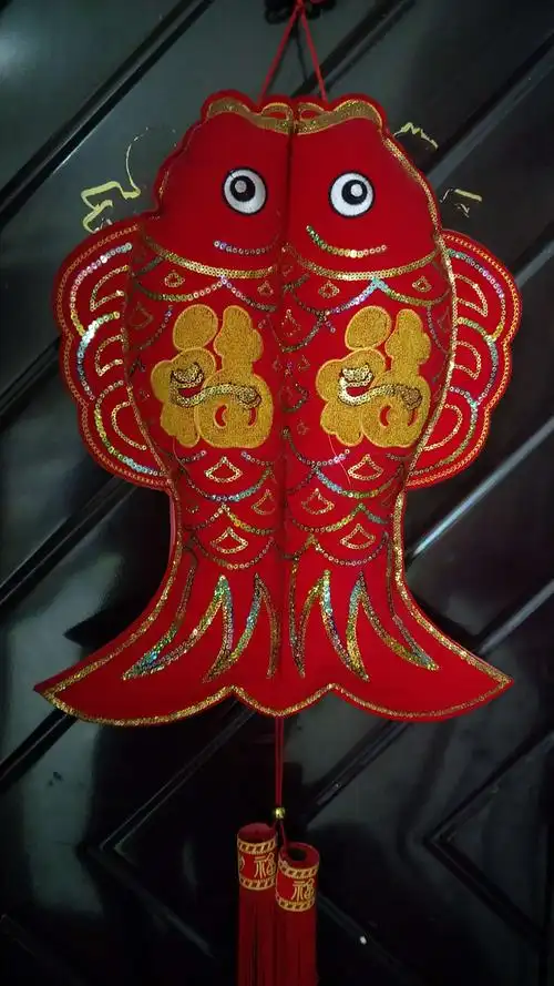 在生活中有太多的轴对称物体……大家随我看看吧