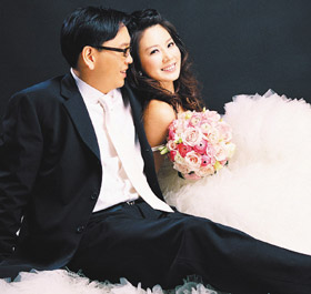 melody婚纱照首次曝光 暗示不请前男友陶喆(图)