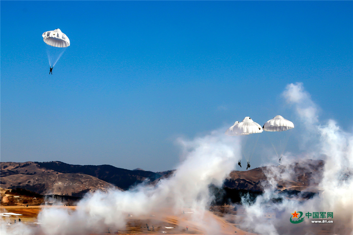 镜头2018那些定格强军风采的空降兵摄影人