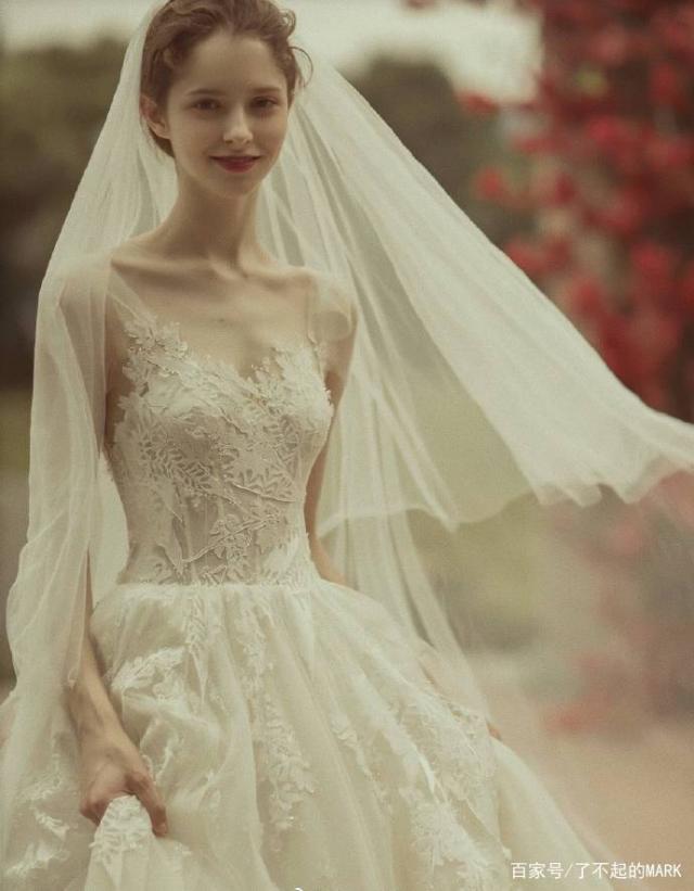穿婚纱的漂亮女孩,穿婚纱是女孩最漂亮的时刻