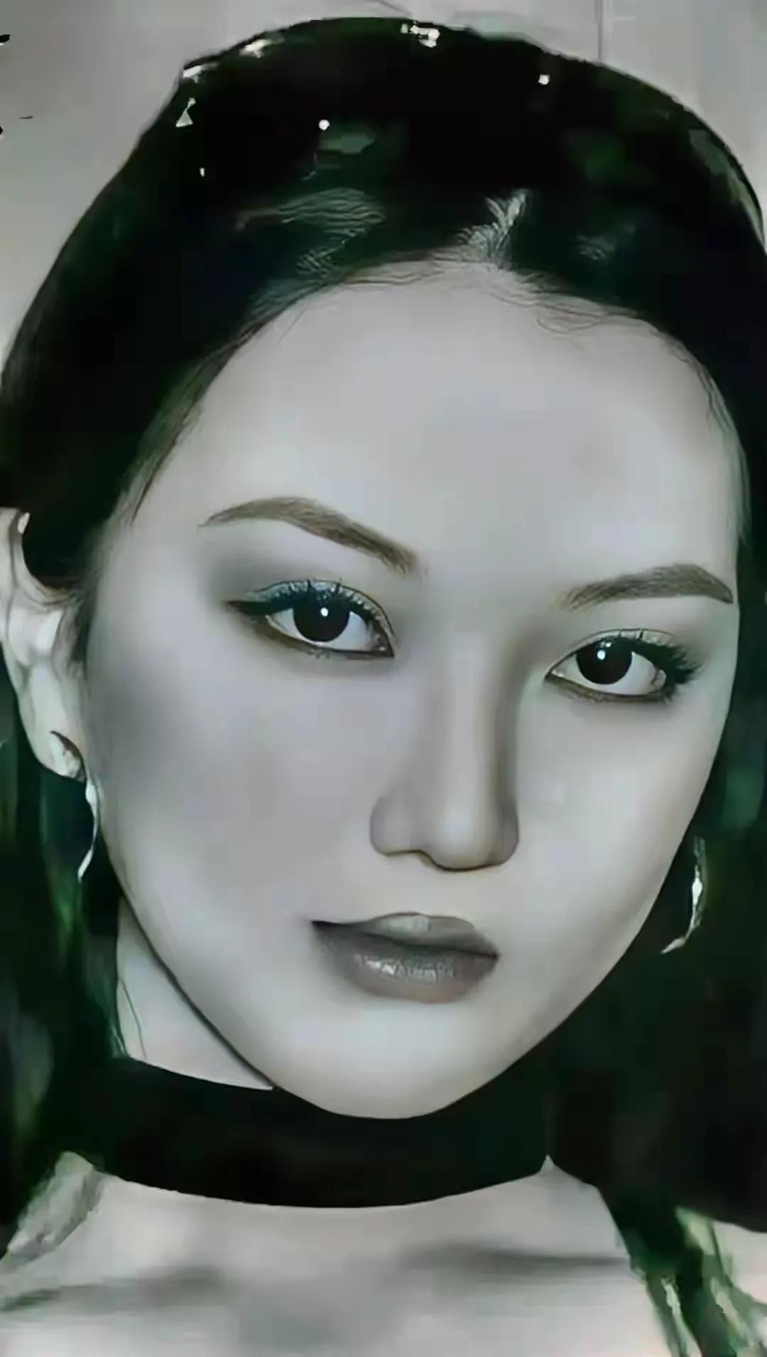 李嫣现在通过手术,基本上已经与唇腭裂这个疾病不沾边了.