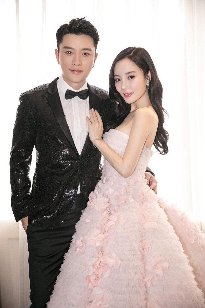 回顾贾乃亮聚会后带美女回家疑似恋情曝光和李小璐复婚无望