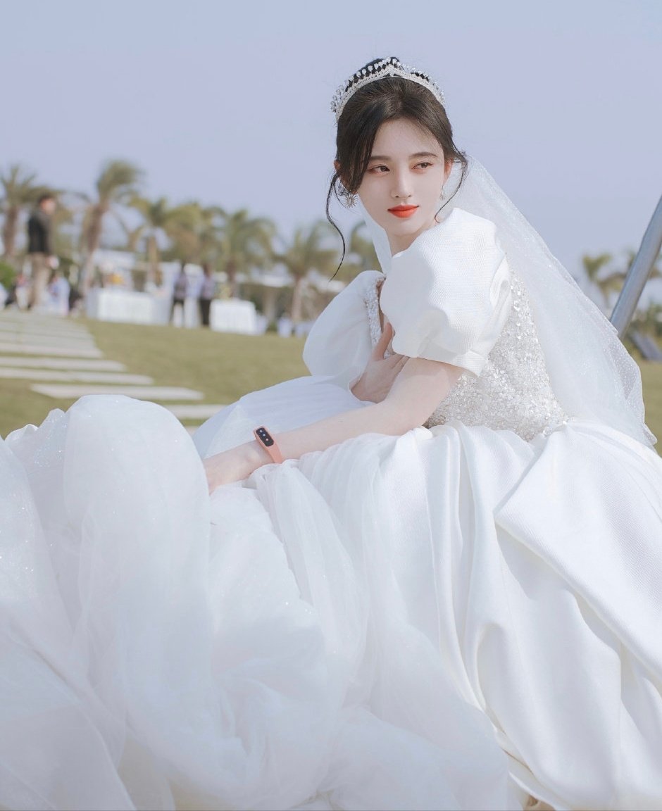 内娱女星白色婚纱造型,看看谁是你心中的白月光?