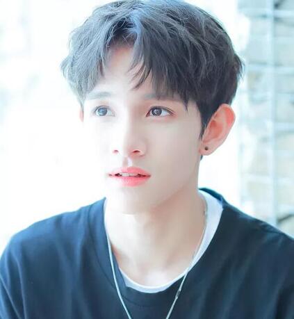 2021蓬松中分发型男,超帅复古氛围的造型