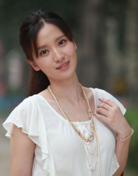 《浪姐》39岁张萌橡皮脸?看过她十年前的照片,才知道什么叫可惜