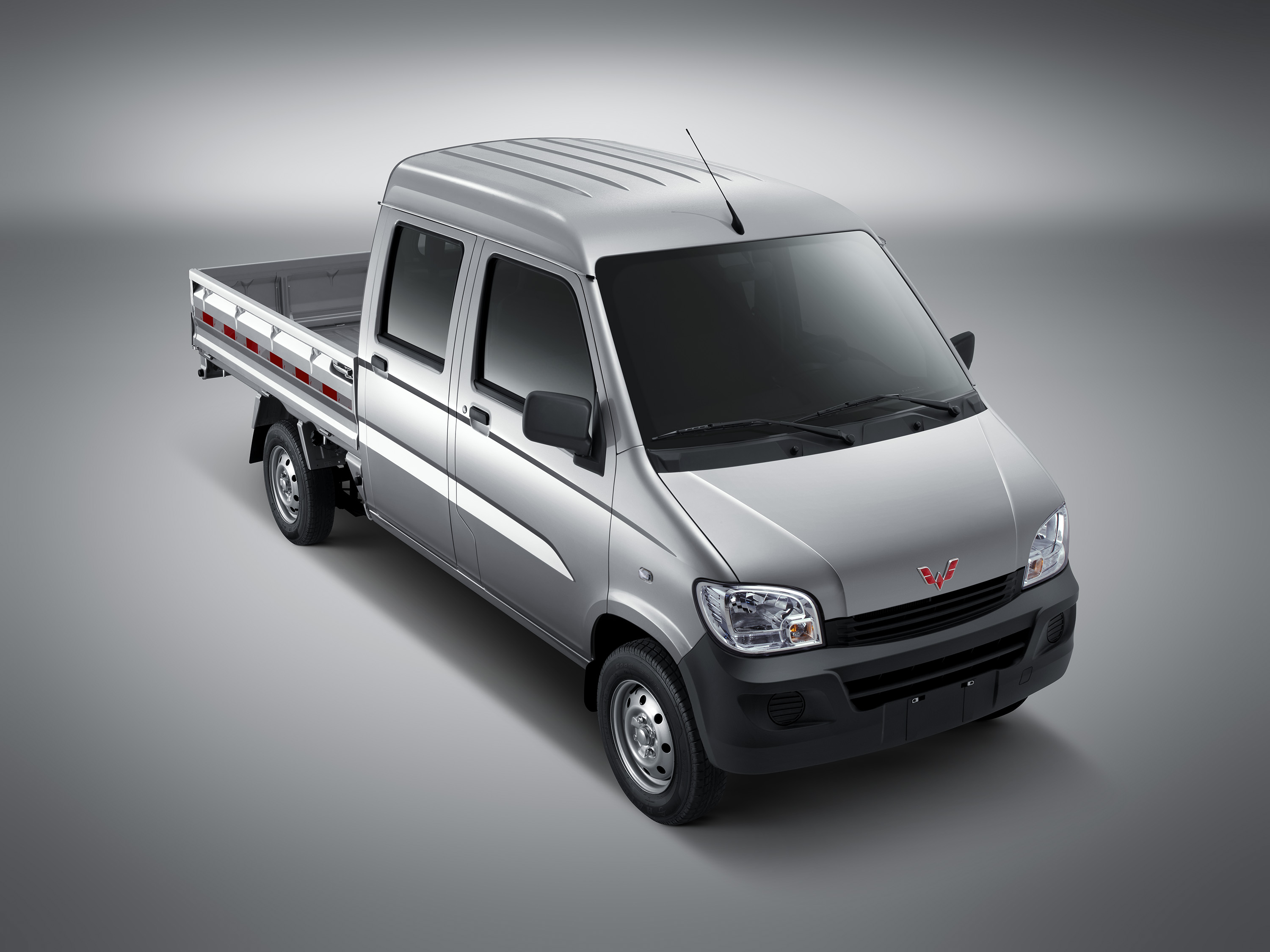 长轴距更能装——"赚钱神器"五菱之光小卡单双排上市售2.99-3.29万元_