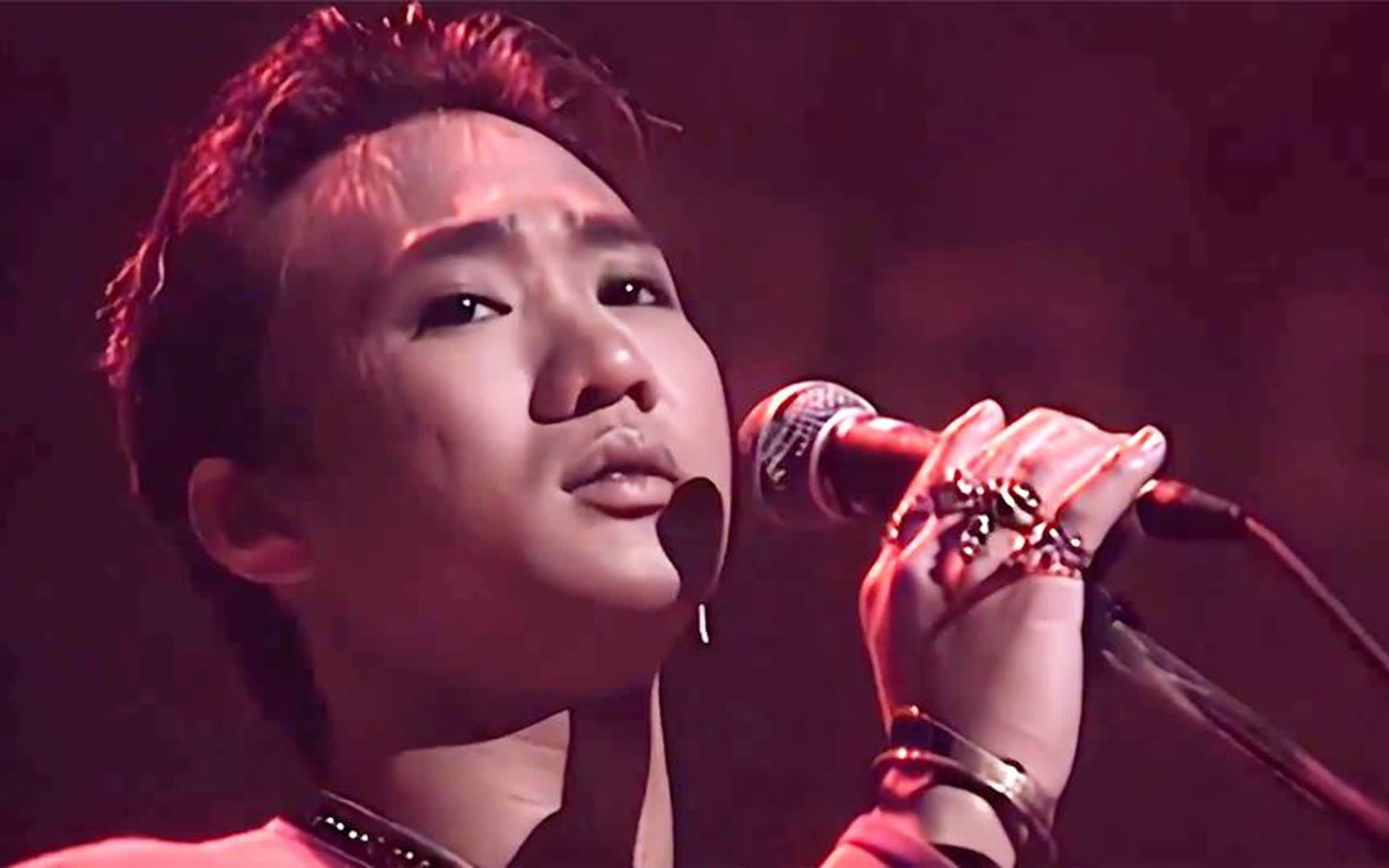 这是黄家驹最牛的一场演唱会,堪称巅峰之作,全程高能输出