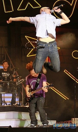 盘点鸡鸡特别大的男明星们,有图有真相,平安好小哦