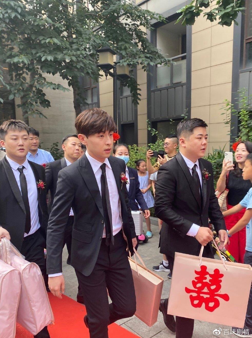 邓伦第4次当伴郎11个兄弟结婚都像嫁姑娘这是我的根