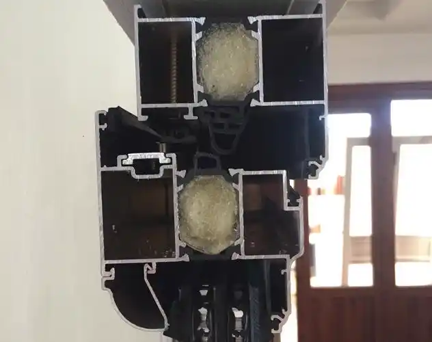 70断桥铝横截面图