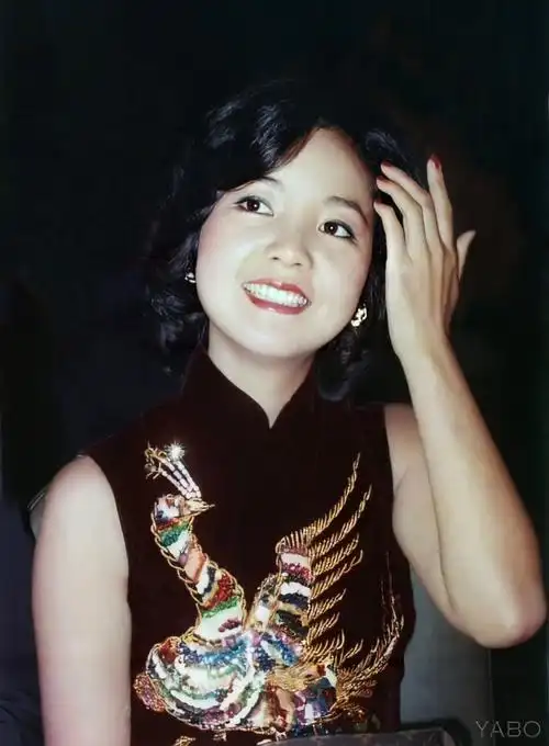 邓丽君各个时期的高清图片