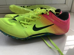 正品fly2钉鞋,里约配色已绝版,44的挺新的,便宜出了