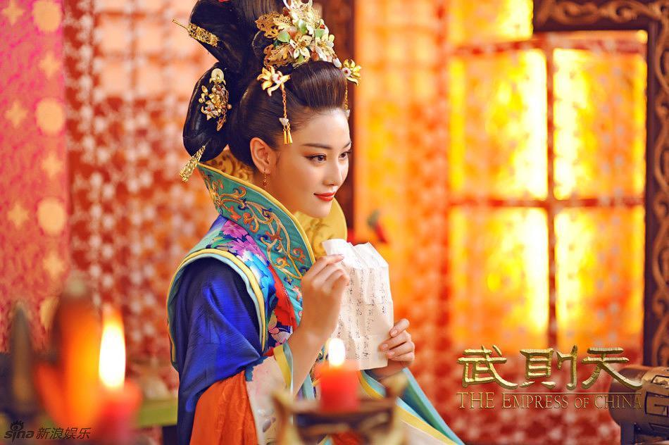 你是《龙门飞甲》中千娇百媚的万贵妃,《河东狮吼Ⅱ》中身手不凡,对