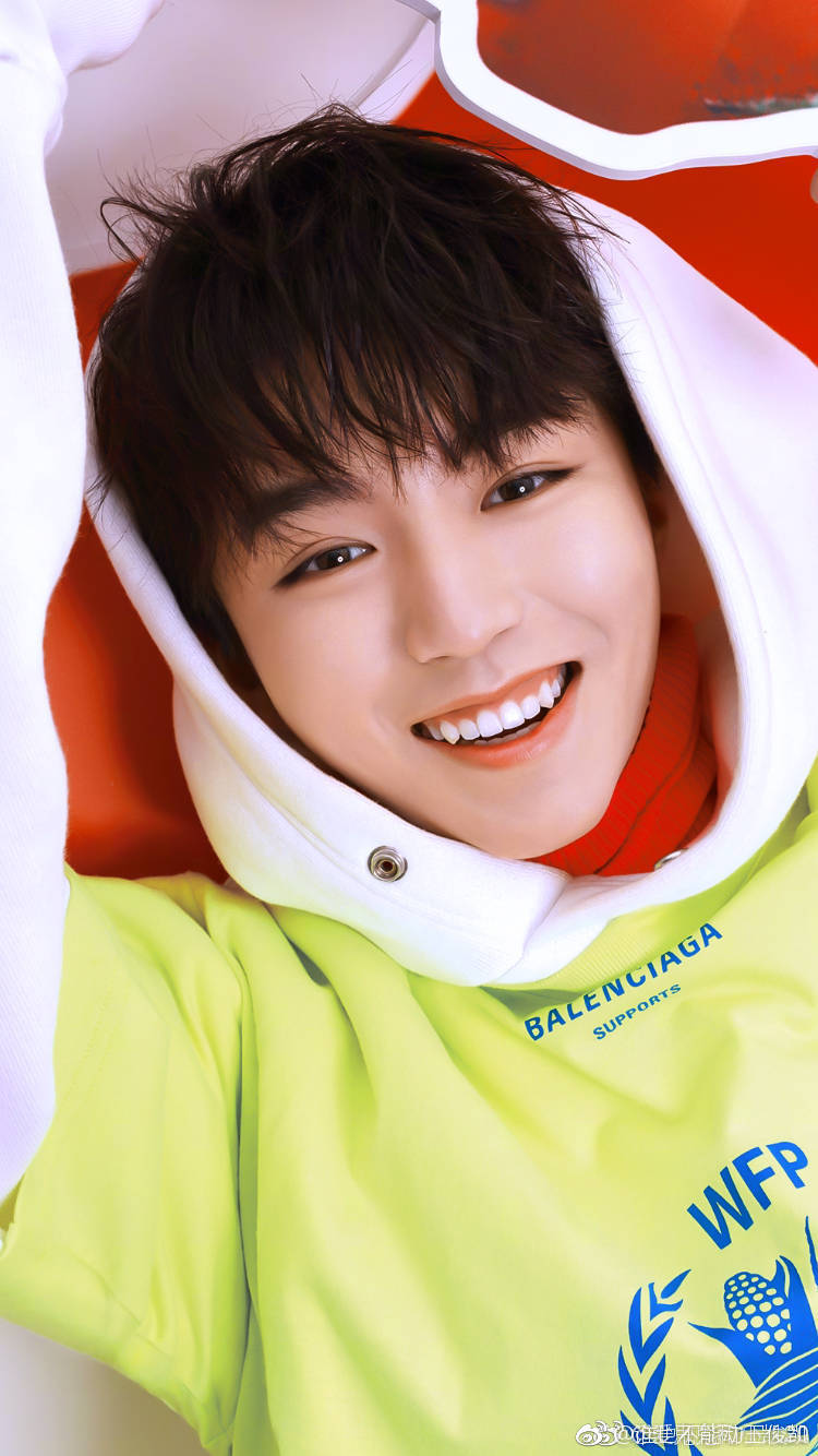 虎牙少年王俊凯笑容合集 甜度满分的凯式小虎牙