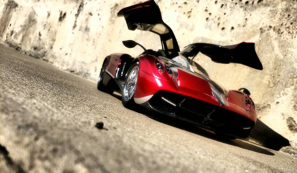 艳丽野兽-帕加尼 huayra stinger(毒刺) br /> 要说变形金刚4里最惊艳