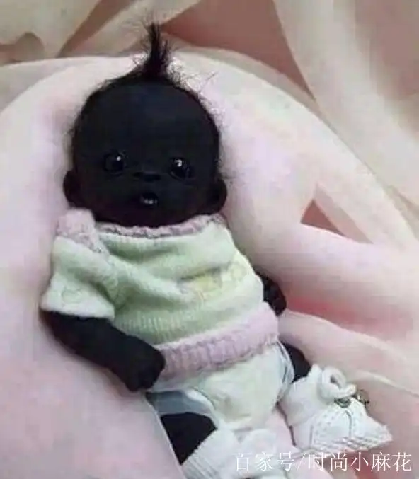 全球"最黑"的小孩,嘴唇都是黑色的,网友:自带"隐形功能"!