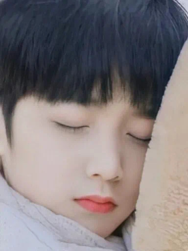 哪来的这么可爱童年幼崽,小时候看起来真的很奶唉@时代少年团-刘耀文