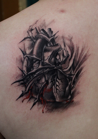 后背心脏纹身图案