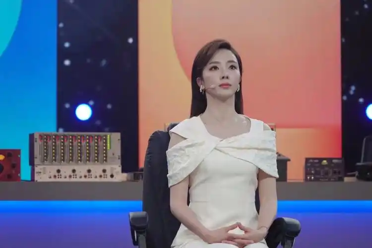 【obbligato · 星look】主持人李思思录制回声嘹亮着obbligato 2022