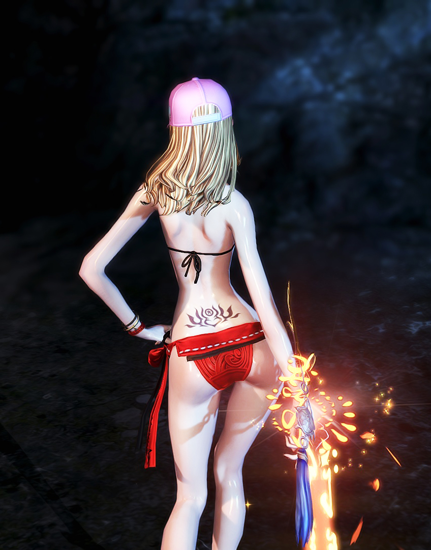 忧郁眼神惹人怜爱 性感天女的夏日泳装秀_52pk剑灵图片站