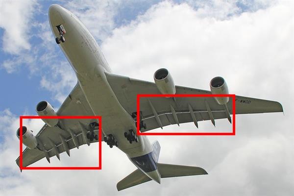 机翼下方的这些方块是襟翼滑轨整流罩