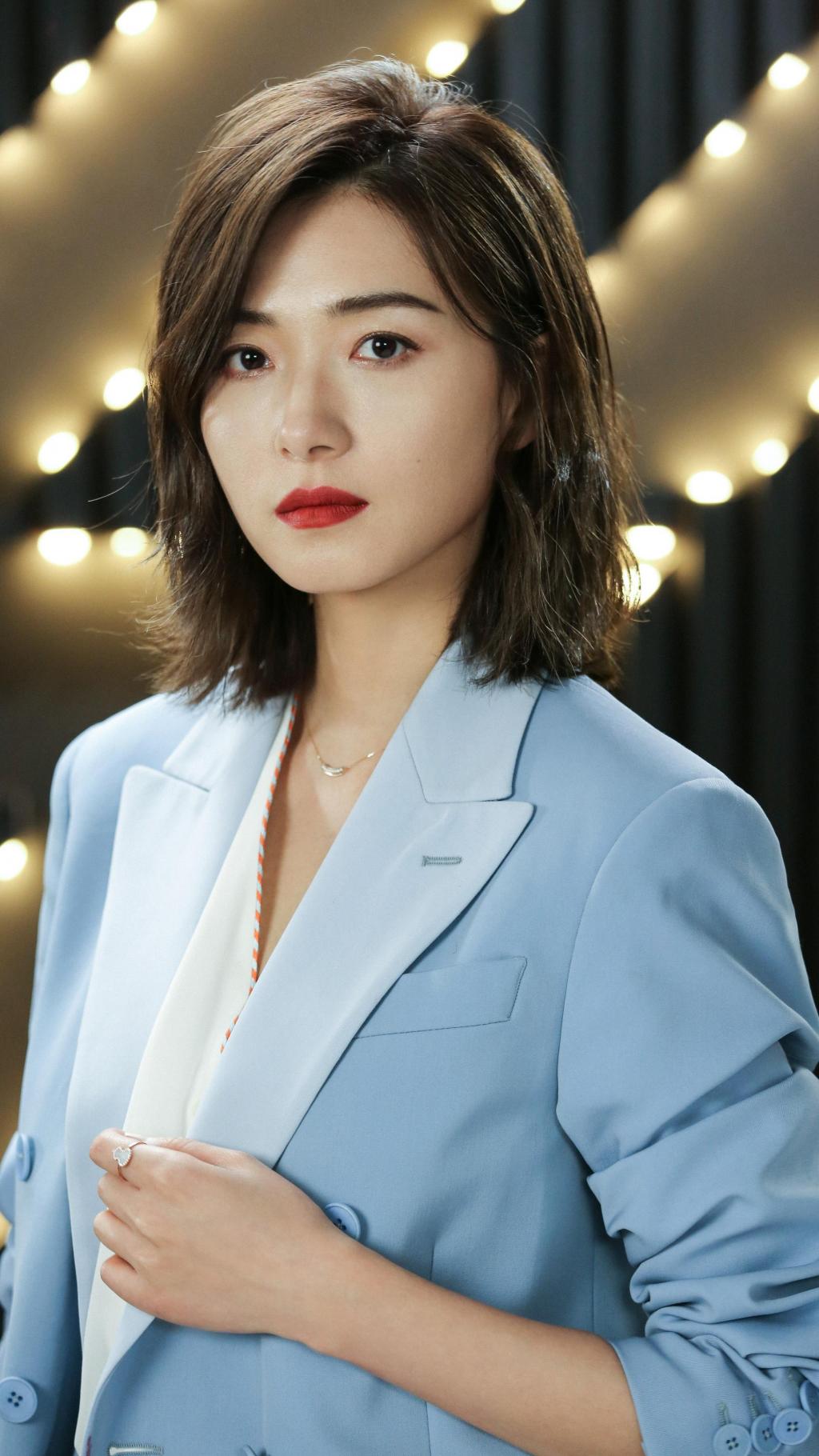 万茜夏季清爽时尚写真