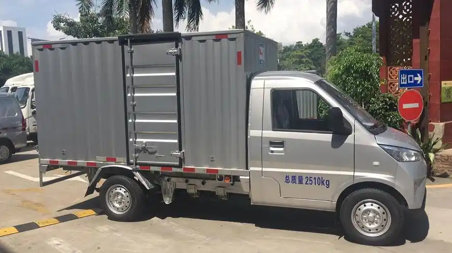 五菱新能源厢式货车