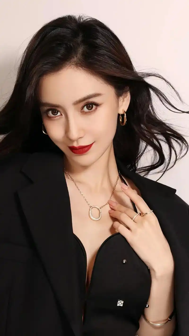 angelababy(杨颖),1989年2月28日出生于上海 - 抖音
