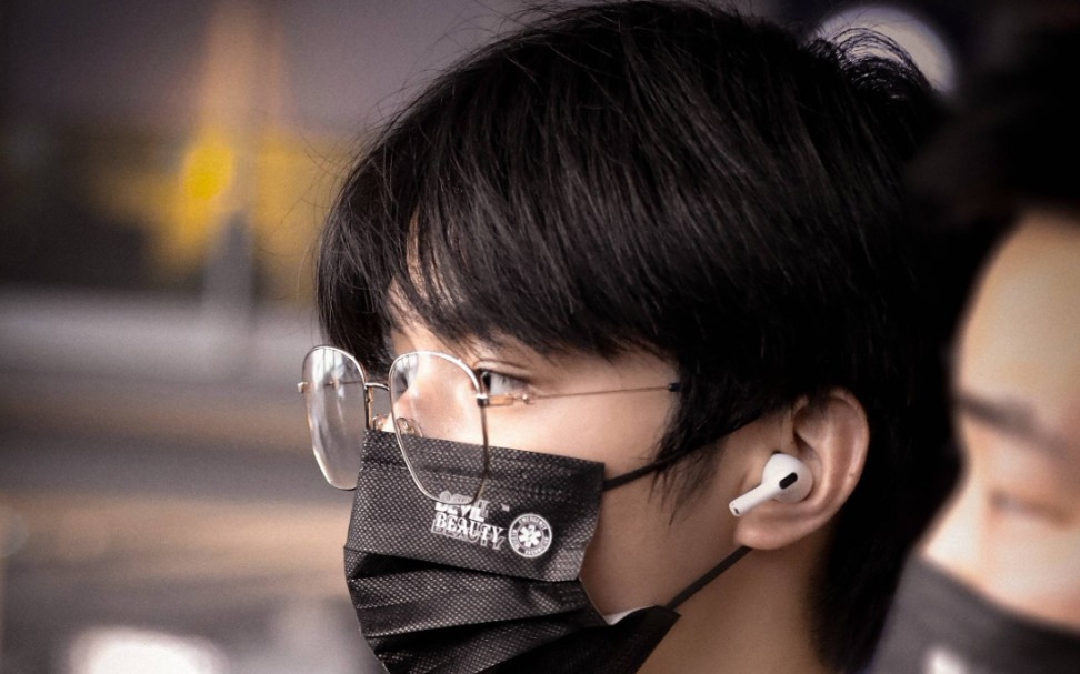 【刘耀文】戴眼镜的刘耀文 yyds!_哔哩哔哩_bilibili