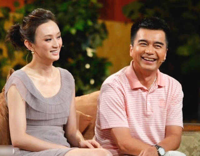 他被说长得像憨豆先生,55岁却像30岁一样,四任妻子都是大美女_许亚军