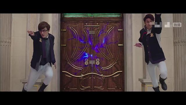 甲上星通知了精灵族回战情室,欧趴和陶喜儿功击的时候欧趴回头看了一