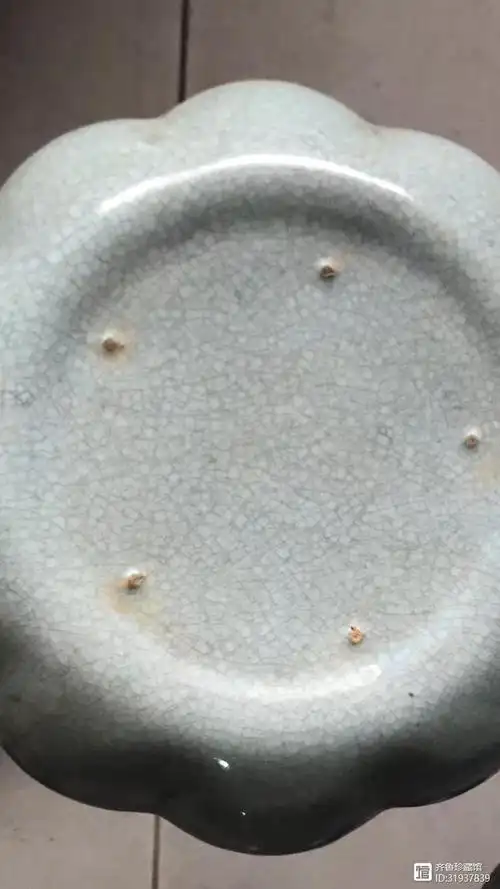 北宋张公巷汝窑花口盘鉴赏